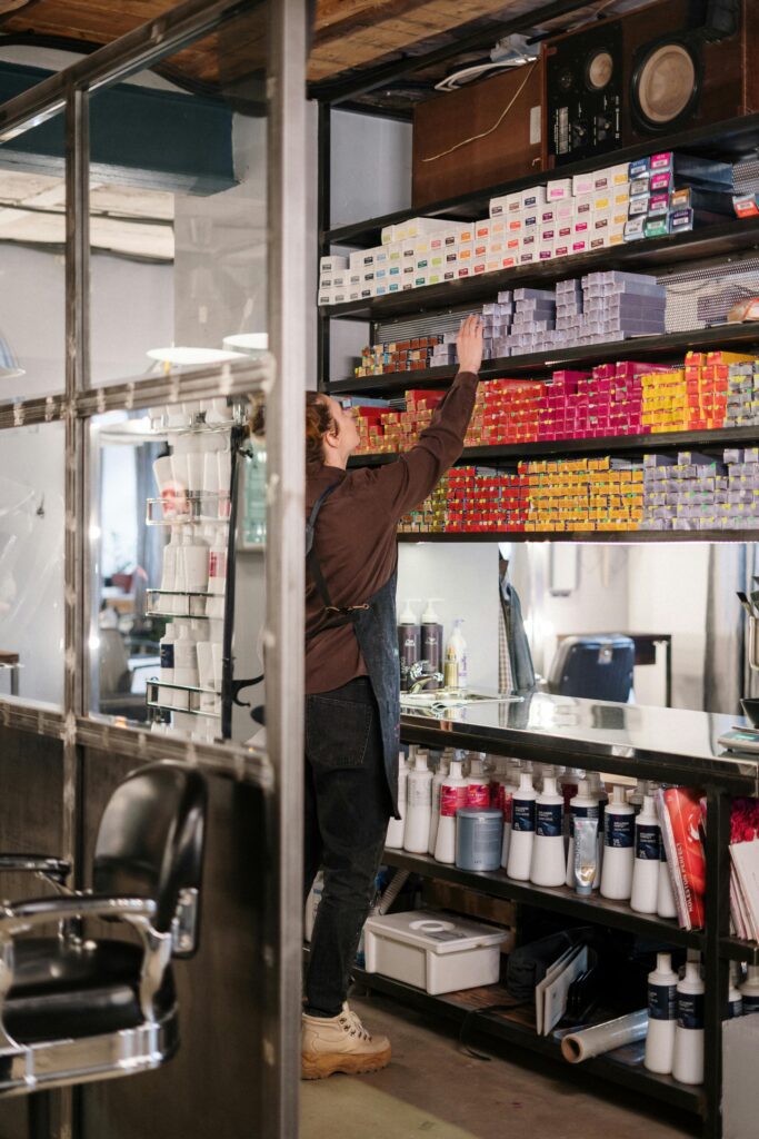 Salon Leadership Without Micromanaging: How to Lead Your Team With Trust, Structure, and Clear Expectations