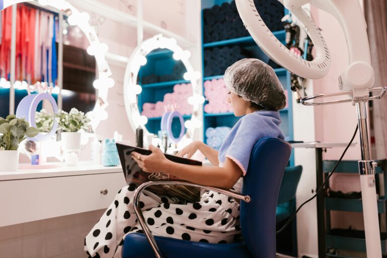 Salon Owner vs Salon Manager: Why Wearing Both Hats Eventually Stops Working